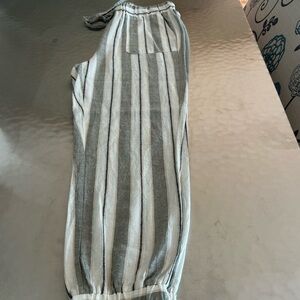 Per Se Gray and White Striped Joggers